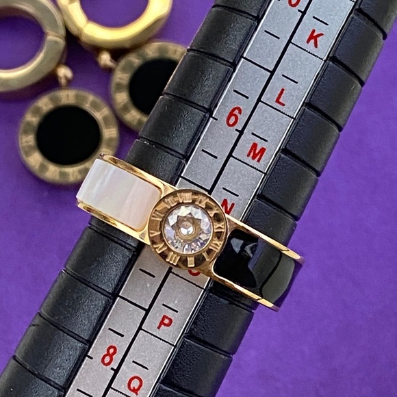 💛 18k Gold Plated Stainless Steel Roman Numeral Earrings and Ring Set - Picture 4 of 11